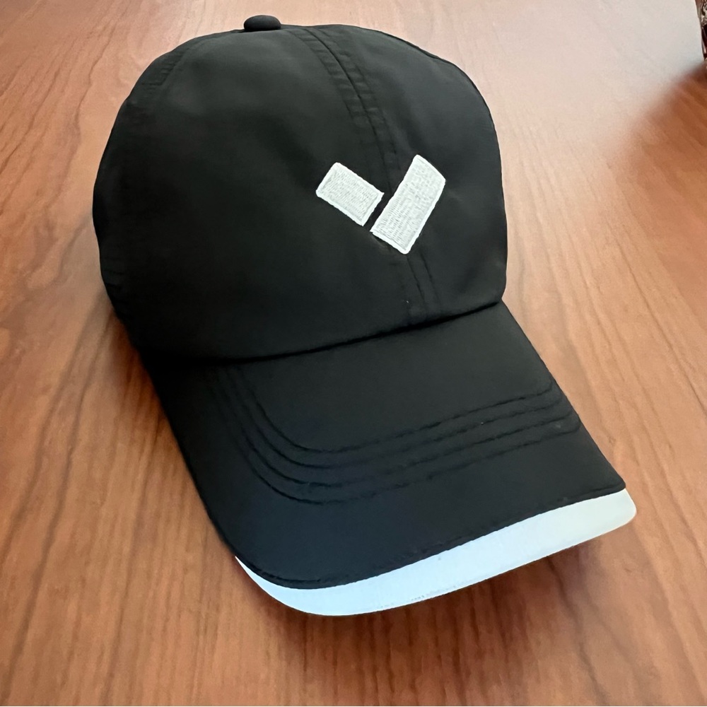 Nike Golf Hat Cap Black Mesh Adjustable Dri-fit Heritage86 Sports V Logo EUC